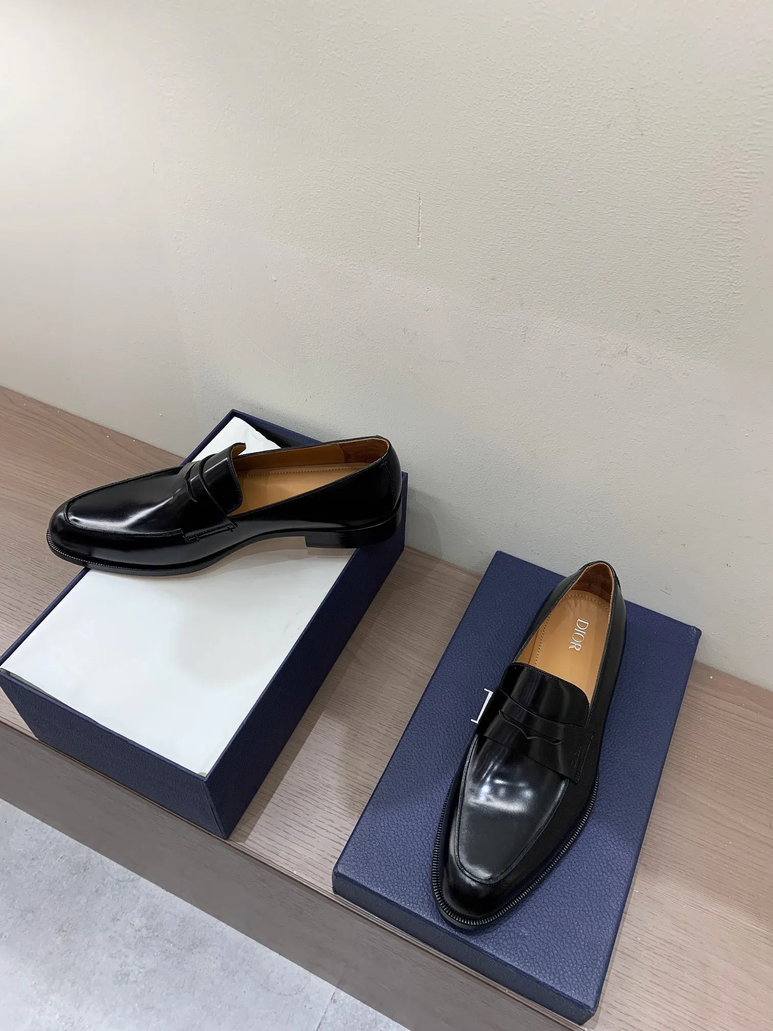 [Dior] Top P: 960💰 Standard code 39-44 (38.45.46 custom-made, non-returnable and non-exchangeable) Dior Dior's latest high-end men's boutique casual leather shoes, imported cowhide upper, water-dyed cowhide lining, imported leather outsole, perfect details are impeccable.